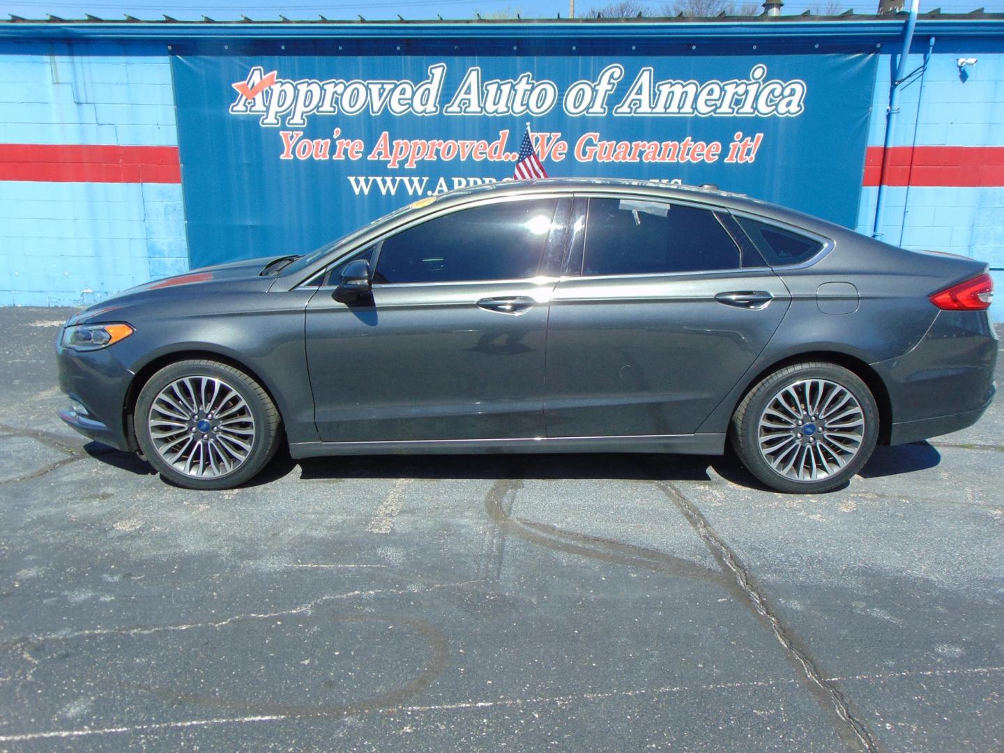 2017 Gray Ford Fusion (3FA6P0HD2HR) with an 4-Cyl 2.5 Liter engine, Auto, 6-Spd SelectShift transmission, located at 2105 Dixie Hwy, Louisville, KY, 40210, (502) 772-3333, 38.220932, -85.795441 - Photo#0